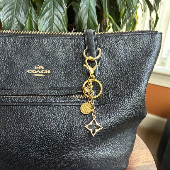 LOVE and CLOVER Bag Charm Gold Tone💕 - Picture 8 of 9